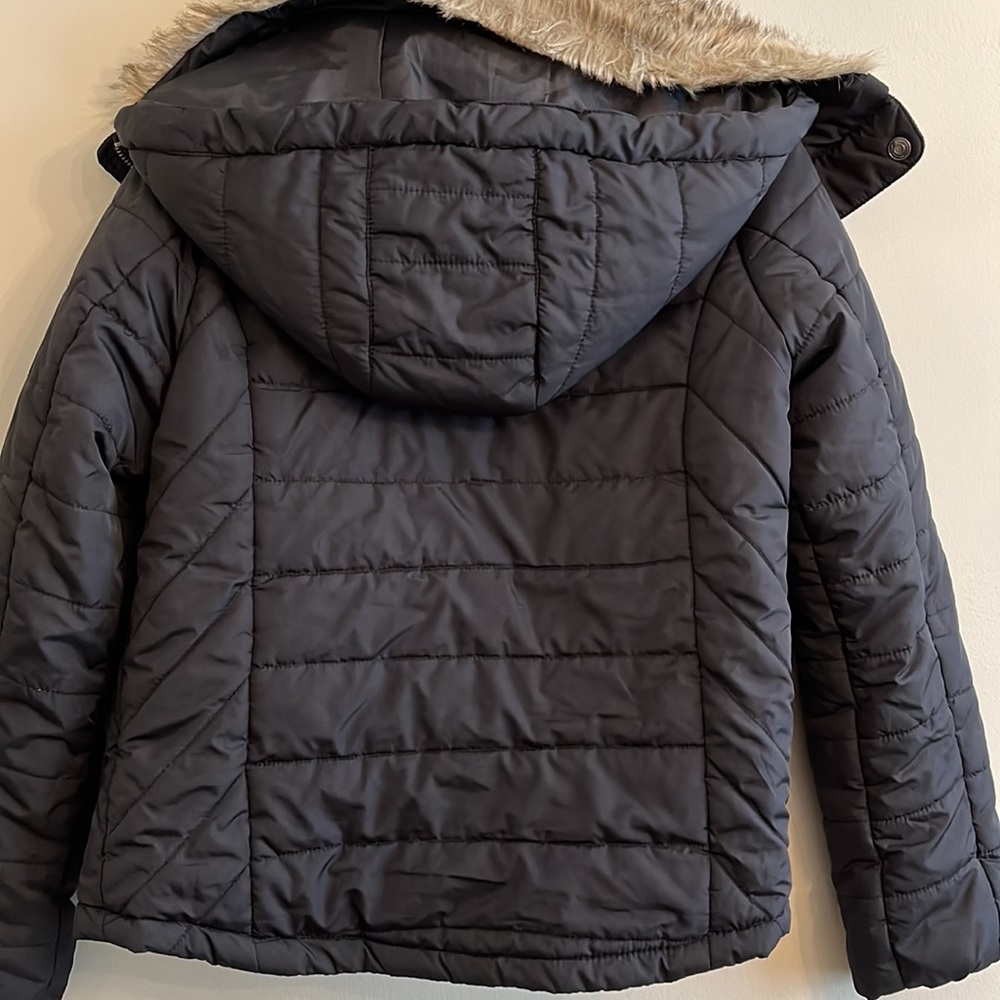 EUC girls Aeropostale size small puffer with hood and fur collar - Picture 4 of 4